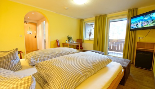 Chambre Double (With Balcony)