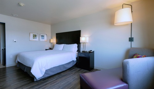 Chambre Standard, 1 très grand lit, accessible aux personnes à mobilité réduite (Communication)