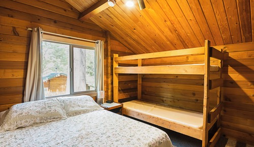 Cabane Standard (Pets OK, Linens Included)