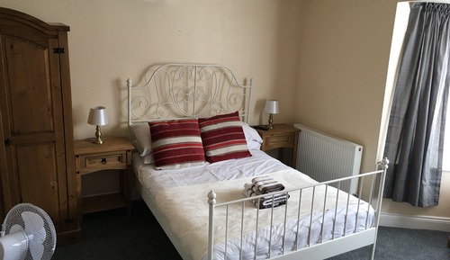 Chambre Double, salle de bains attenante