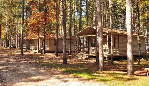 Cabane, plusieurs lits (Bath & Shower)