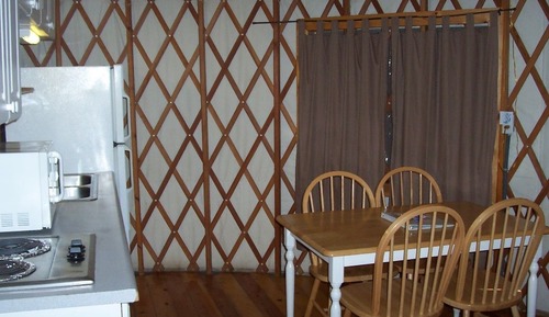Tente, non-fumeurs, coin cuisine (Yurt, No Pets)