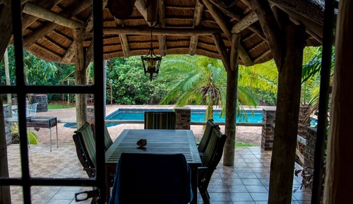 Chambre Familiale, plusieurs lits, vue piscine
