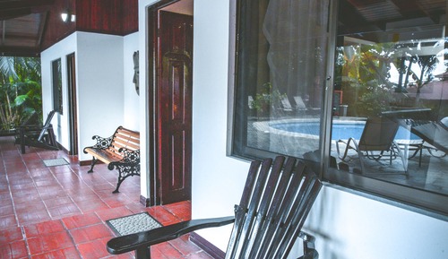 Chambre Quadruple, 2 lits doubles, patio, vue piscine