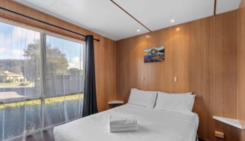 Cabane Standard (Standard Cabin - Sleeps 6 )