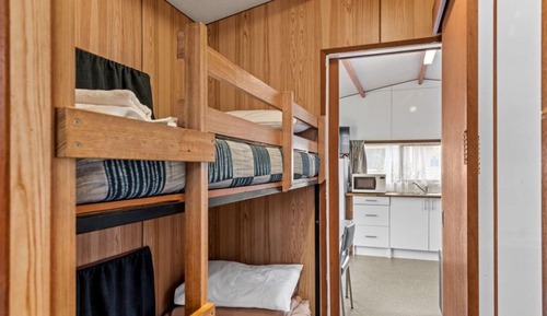 Cabane Économique (Economy Cabin - Sleeps 4 )