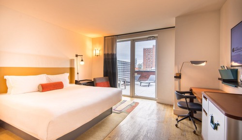 Chambre Premium, 1 très grand lit, balcon, vue ville