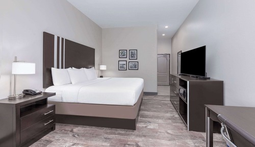 Chambre, 1 très grand lit, non-fumeurs