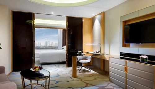 Suite Deluxe, 1 très grand lit, accès salon affaires, vue fleuve