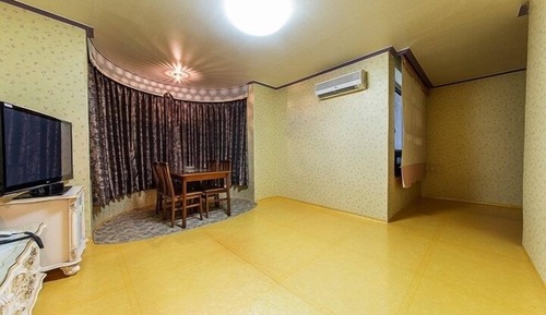 Chambre Familiale (Traditional Ondol Room)