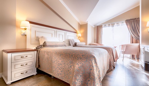 Chambre Supérieure (French Balcony)