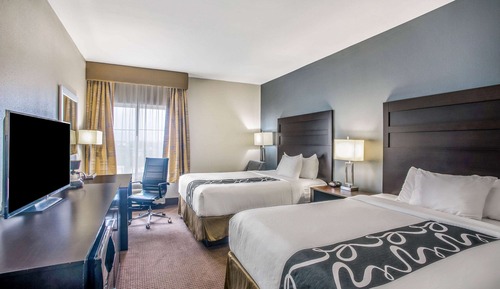 Chambre, 2 grands lits, fumeurs (Mob,Hear,Tub w/Grab Bars,Countryside)