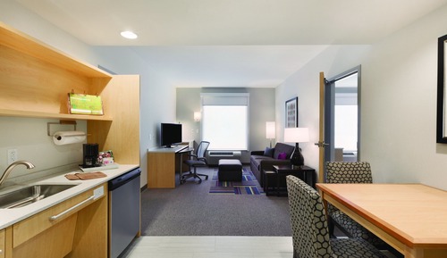 Suite, 1 très grand lit, accessible aux personnes à mobilité réduite, baignoire