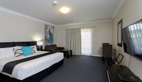 Deluxe King Spa Suite