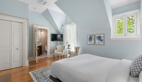 Chambre Classique, 1 grand lit (N°2)