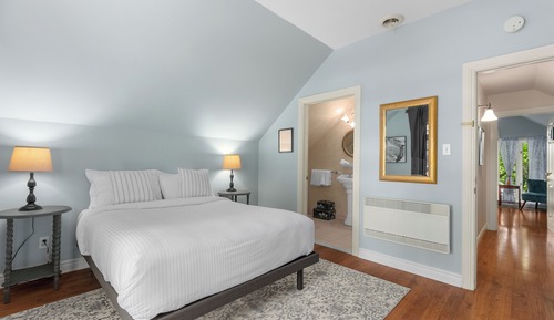 Chambre Classique, 1 grand lit (N°6)