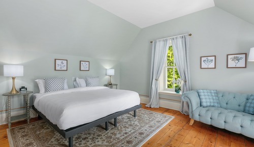 Chambre Supérieure, 1 très grand lit (N°3)