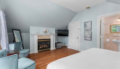 Chambre Supérieure, 1 très grand lit, cheminée (N°7)