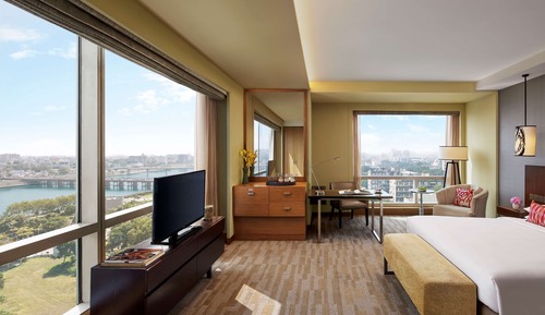 Chambre, 1 très grand lit, vue fleuve