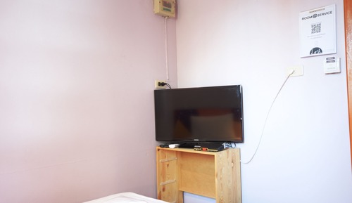 Chambre Simple, 1 lit une place (with Shared Shower and Toilet)