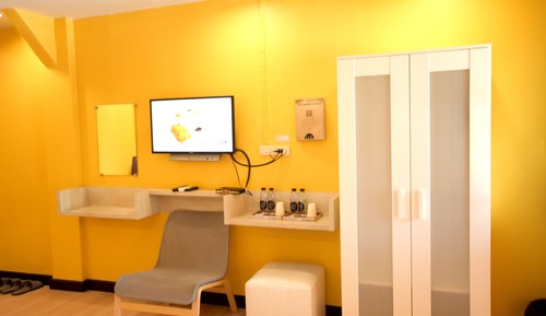 Chambre Quadruple (with Private Bathroom )