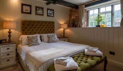 Chambre Double Standard, 1 lit double, salle de bains attenante, vue jardin