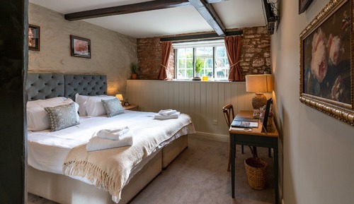 Chambre Standard Double ou avec lits jumeaux, salle de bains attenante, vue jardin (Twin Room)