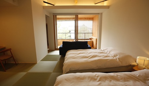 Chambre Supérieure avec lits jumeaux, vue jardin ( 2F )