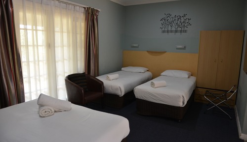 Chambre Familiale, non-fumeurs, coin cuisine (Family room1queen+2single)