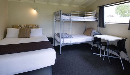 Studio, salle de bains commune (Queen)