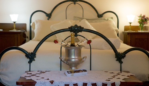 Chambre Double Romantique, non-fumeurs, balcon (Queen w/ private Bath (3))