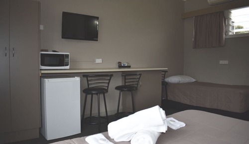 Chambre Standard avec lits jumeaux, plusieurs lits (1 Queen and 1 Single Bed)