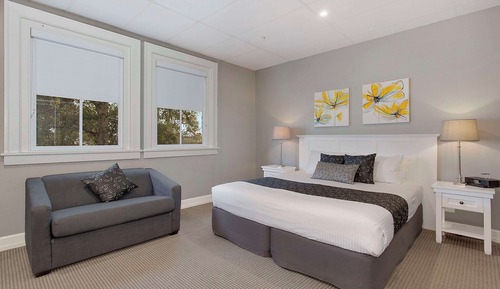 Chambre Standard, 1 très grand lit, accessible aux personnes à mobilité réduite, non-fumeurs
