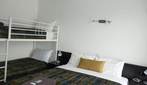 Chambre (Bunk room)