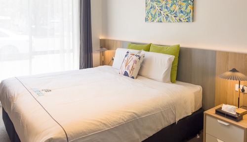 Chambre Double, 1 grand lit, baignoire à jets
