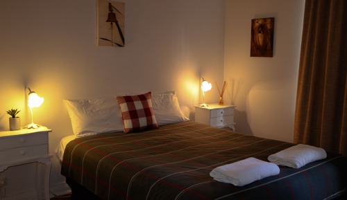 Chambre Double Standard, 1 grand lit, salle de bains attenante