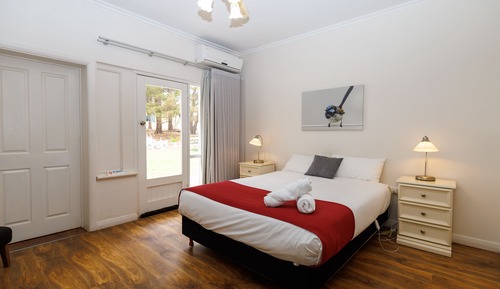 Chambre Double Standard, 1 grand lit, accessible aux personnes à mobilité réduite
