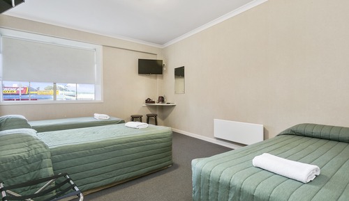 Chambre Triple, salle de bains commune
