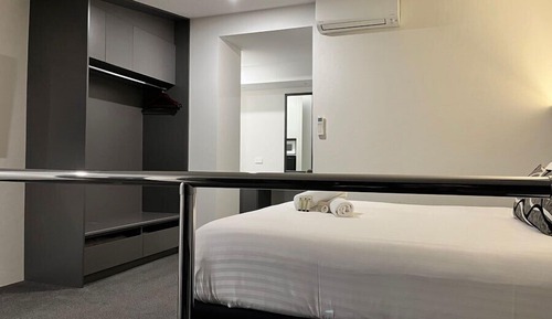 Chambre Premium, 1 très grand lit et 1 canapé-lit, vue jardin