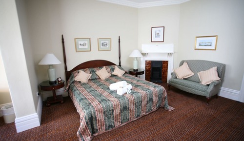Chambre Supérieure (King/Twin with Additional Single Bed)