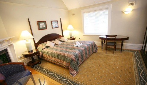 Chambre Standard, 1 très grand lit, salle de bains commune