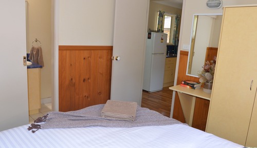 Chambre Double pour 1 personne (Linen/Towels Supplied)
