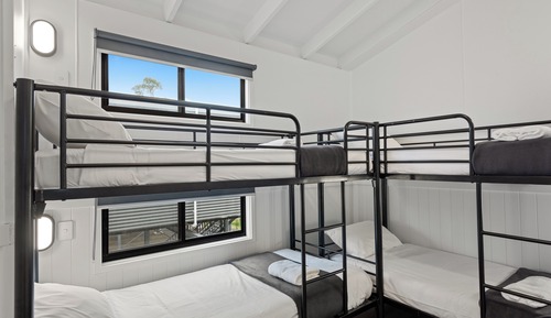 Cabane Deluxe, 3 chambres, en bord de lac (Sleeps 8)