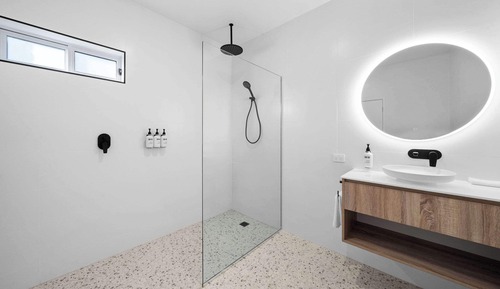 Chambre, 1 très grand lit, non-fumeurs