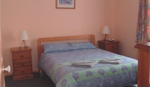 Cottage (Waterfront)