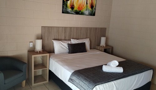 Chambre Exécutive, 1 très grand lit, vue golf