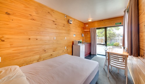 Cabane Familiale, cuisine (Family Kitchen Cabin - 6 Berth)