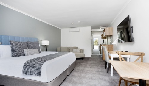 Chambre « Premier », 1 très grand lit, accessible aux personnes à mobilité réduite