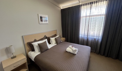Chambre Double Deluxe, 1 très grand lit, rez-de-chaussée