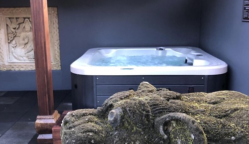 Chambre (3 Bedroom Spa Retreat)